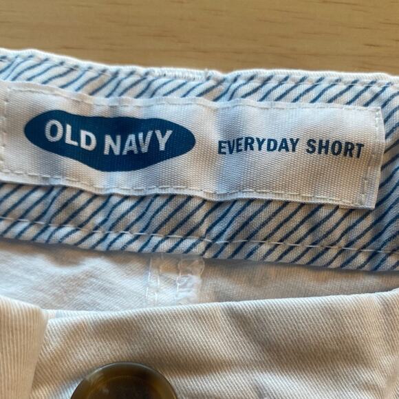 Old Navy Women's White Shorts - Picture 2 of 4